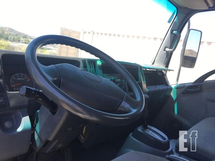 2009-isuzu-npr-image-8