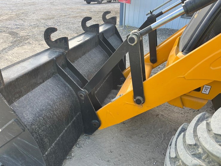 2022-jcb-3cx-image-11