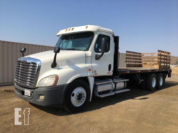 2011-freightliner-cascadia-image-1