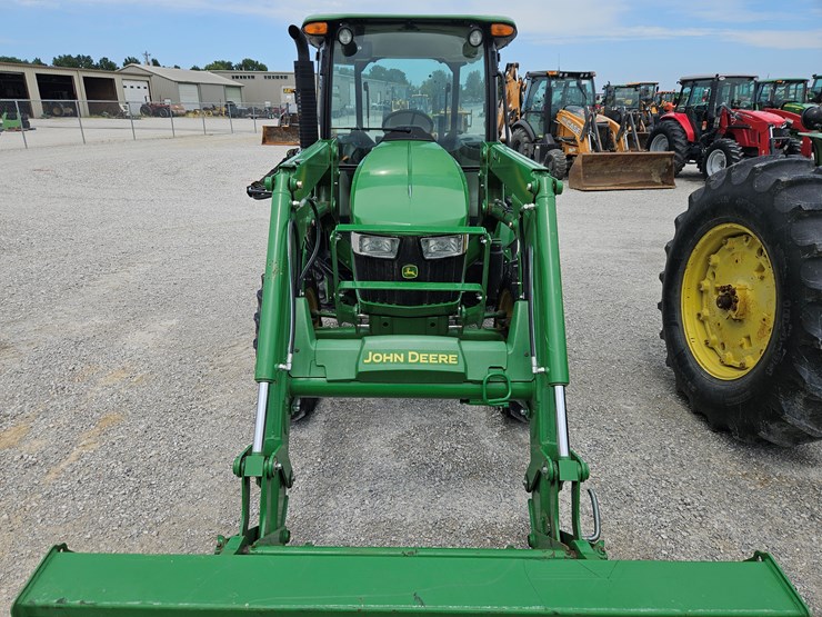 2019-john-deere-5065e-image-4