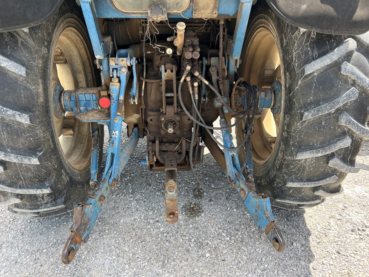 ford-7810-image-16
