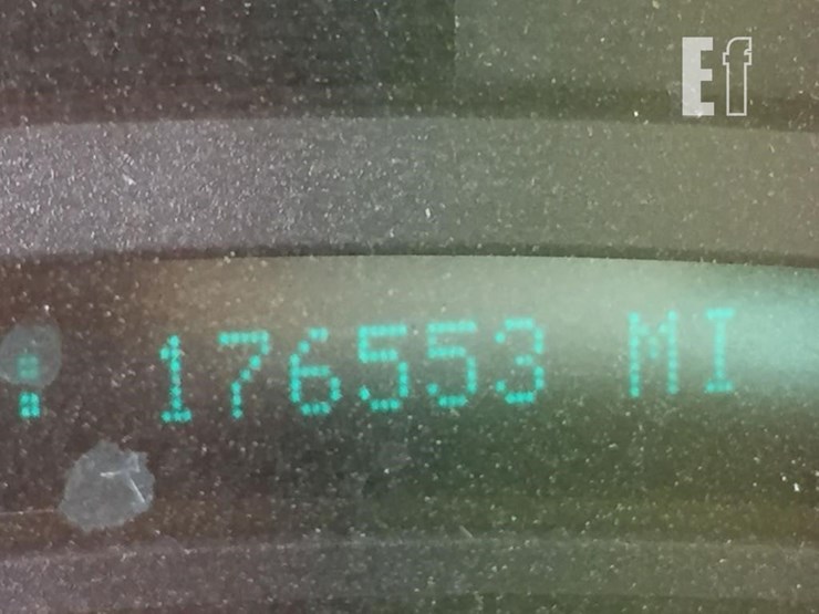 2003-chevrolet-suburban-image-5