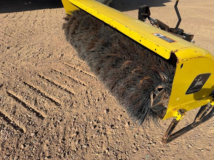 john-deere-246-image-6