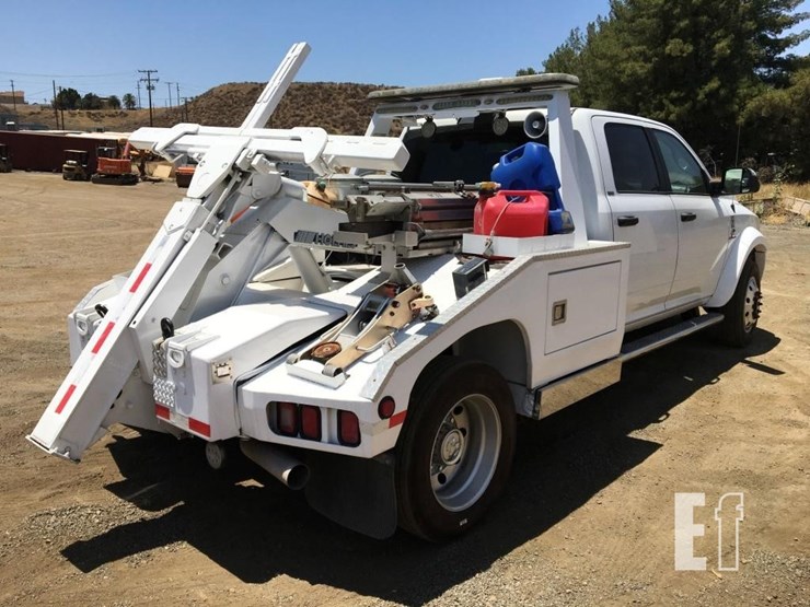 2018-ram-5500-slt-image-3