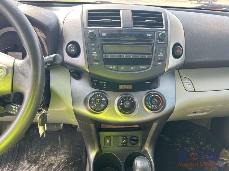 2011-toyota-rav4-image-17