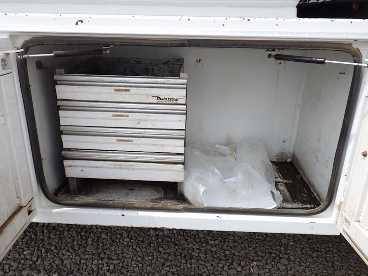 2005-sterling-lt8500-image-27