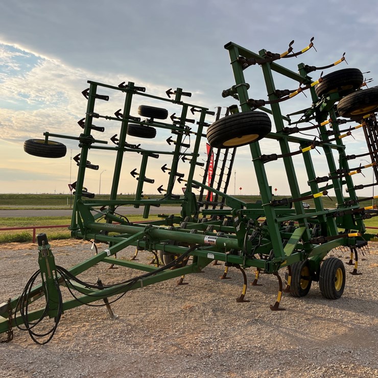 JOHN DEERE 2210