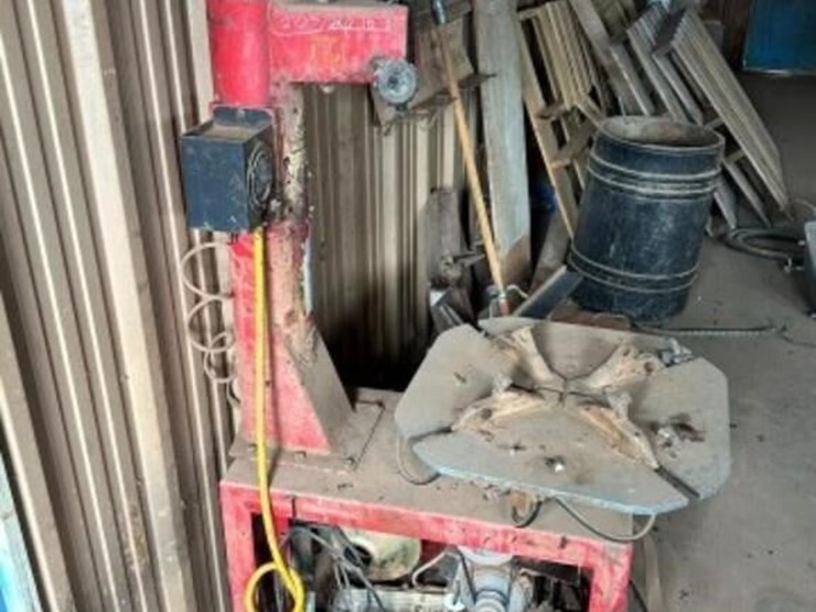focus-f242-tire-machine-image-2