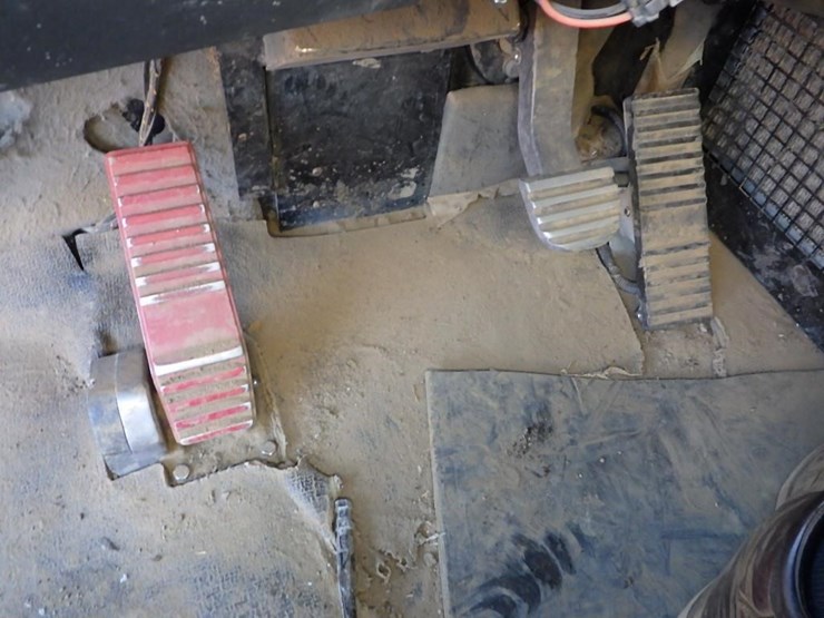2011-caterpillar-770-image-51