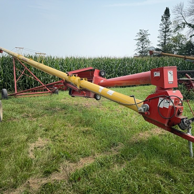 Westfield MK100-61 PTO Auger w/ Hyd Lift, Swing Hopper, 10” x 61’