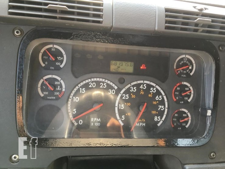 2011-freightliner-cascadia-image-5
