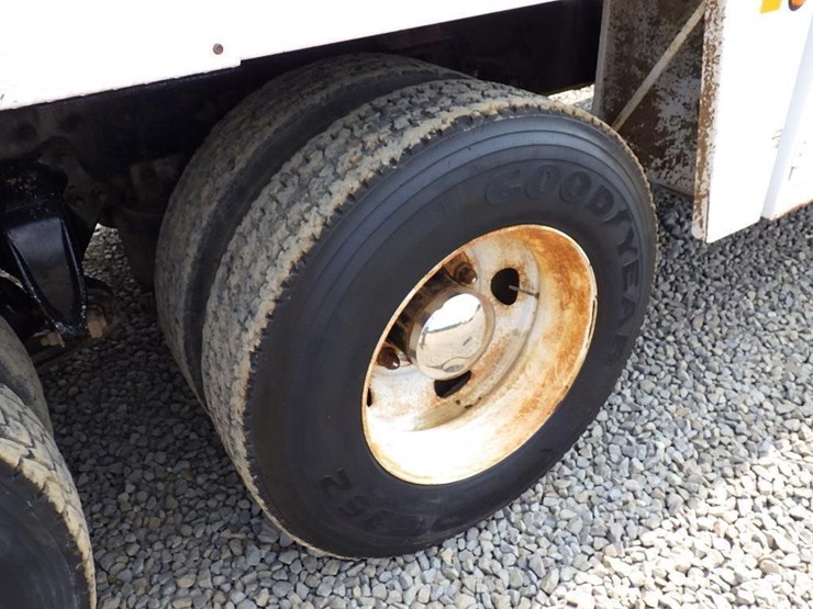 2005-sterling-lt8500-image-54
