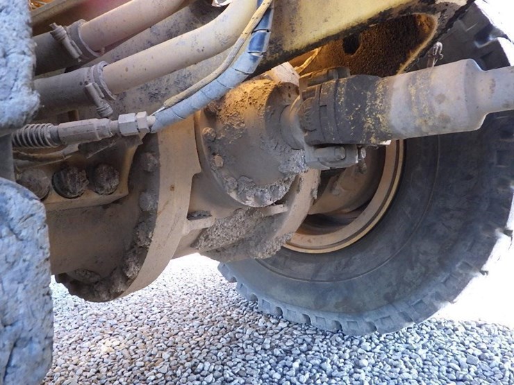 2011-caterpillar-770-image-39