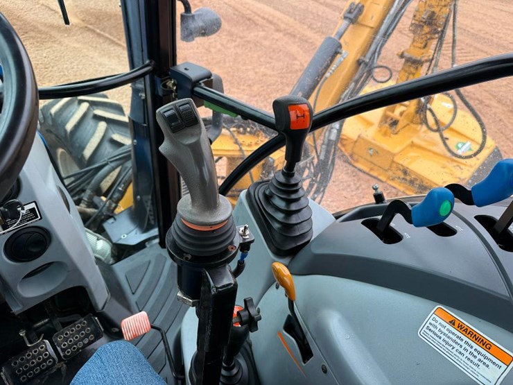 2016-new-holland-ts6.110-image-58