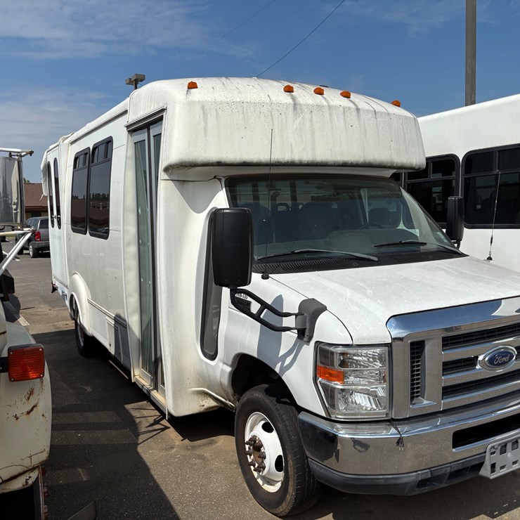 2013 FORD E450