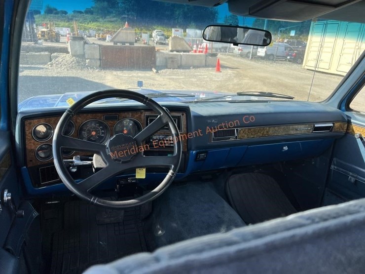 1991-chevrolet-suburban-image-23
