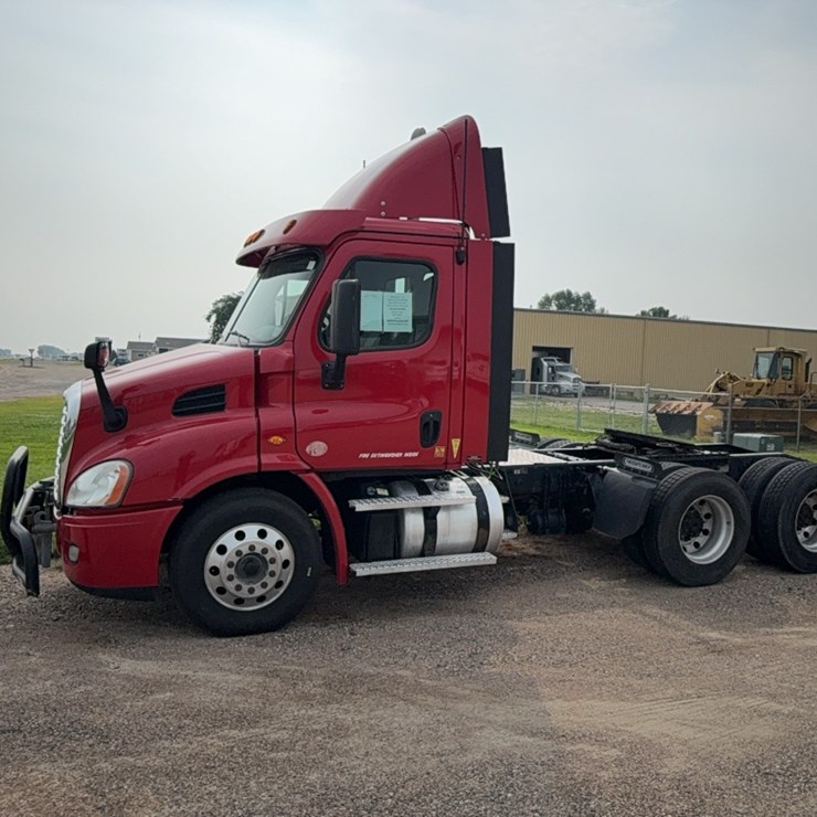 2020 FREIGHTLINER CASCADIA 113