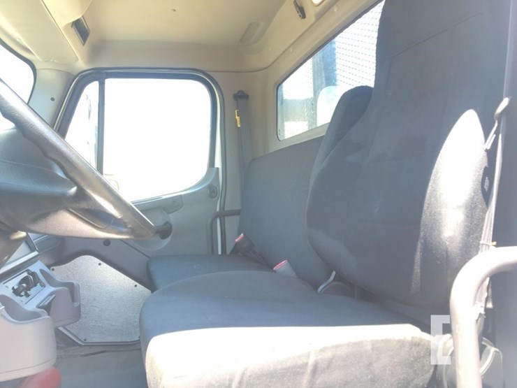 2017-freightliner-business-class-m2-106-image-8