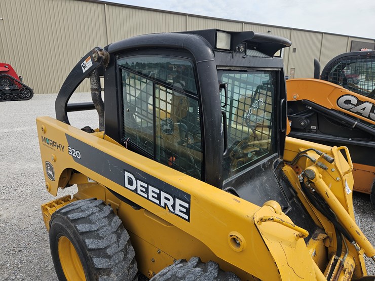 2005-john-deere-320-image-18