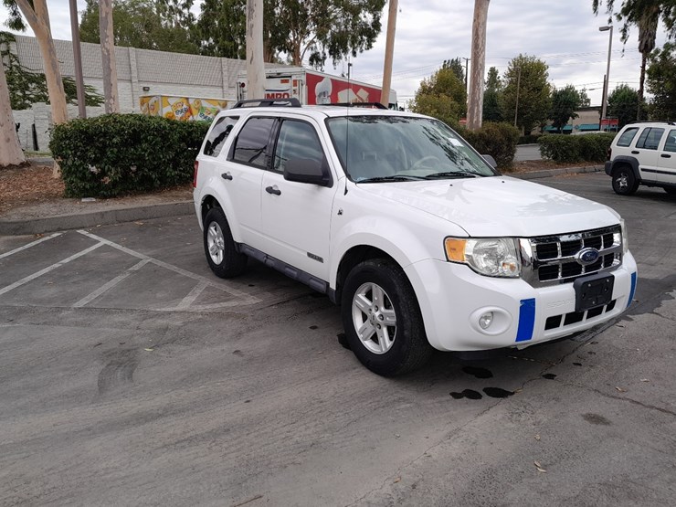 2008-ford-escape-image-1