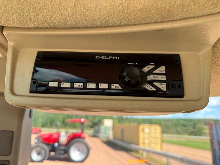 2017-john-deere-6120e-image-65