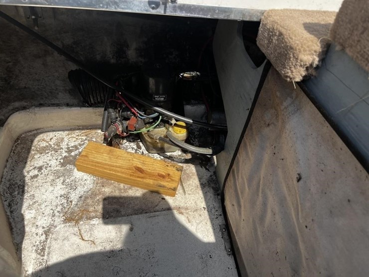 l3---boat-sea-ray-210-image-24