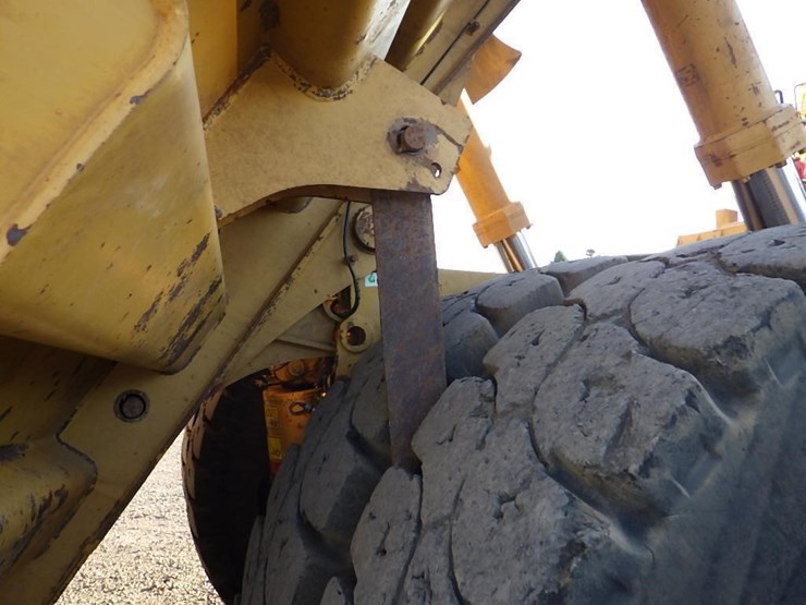2011-caterpillar-770-image-31