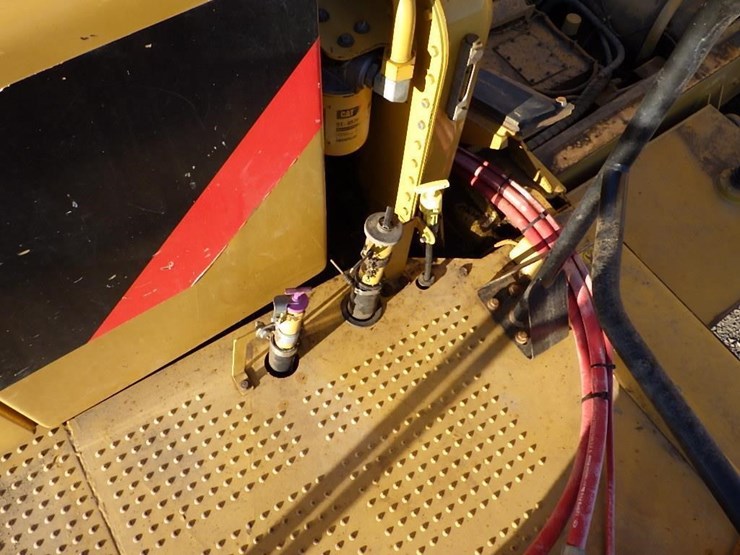 2011-caterpillar-770-image-39