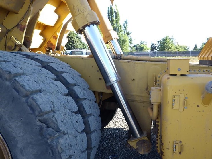 2011-caterpillar-770-image-36
