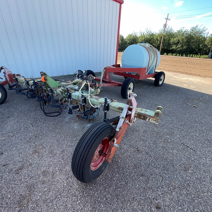 #9020 • Custom 4-Row Liquid Fertilizer Applicator W/Pup Tank