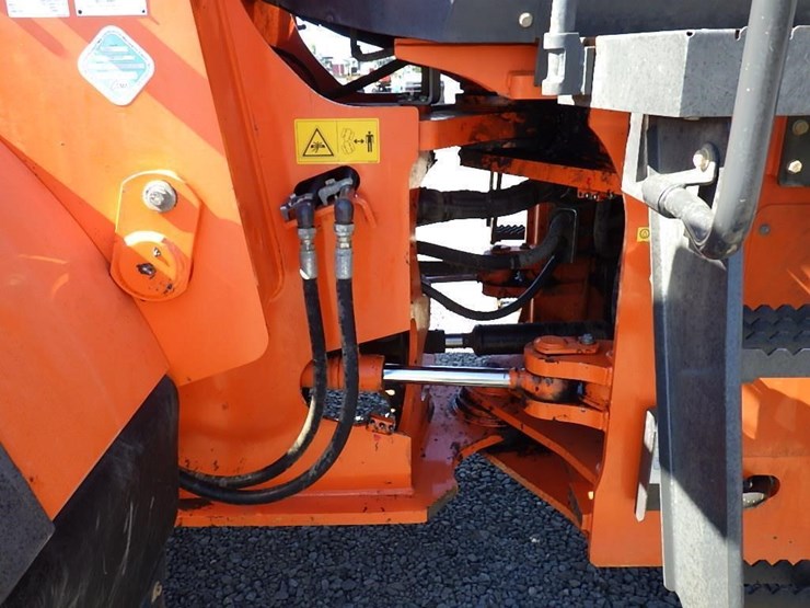 2017-hitachi-zw250-image-19