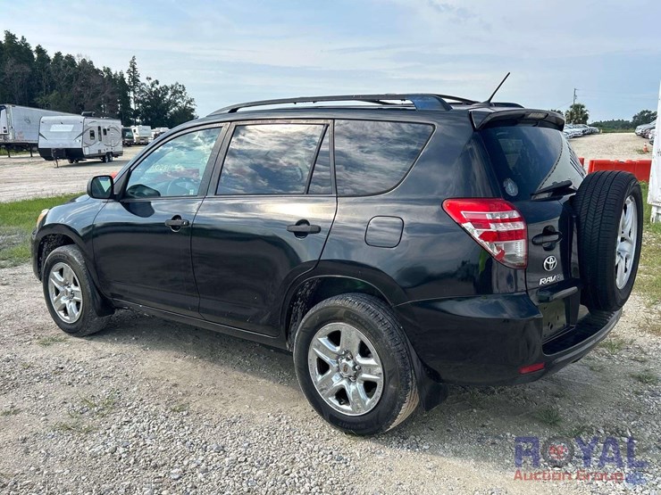 2011-toyota-rav4-image-4