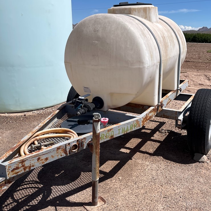 #9136 • 300-Gallon Fertilizer Tank
