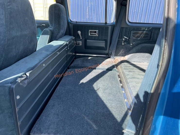 1991-chevrolet-suburban-image-20