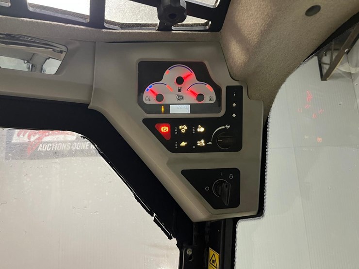2020-jcb-270t-image-23