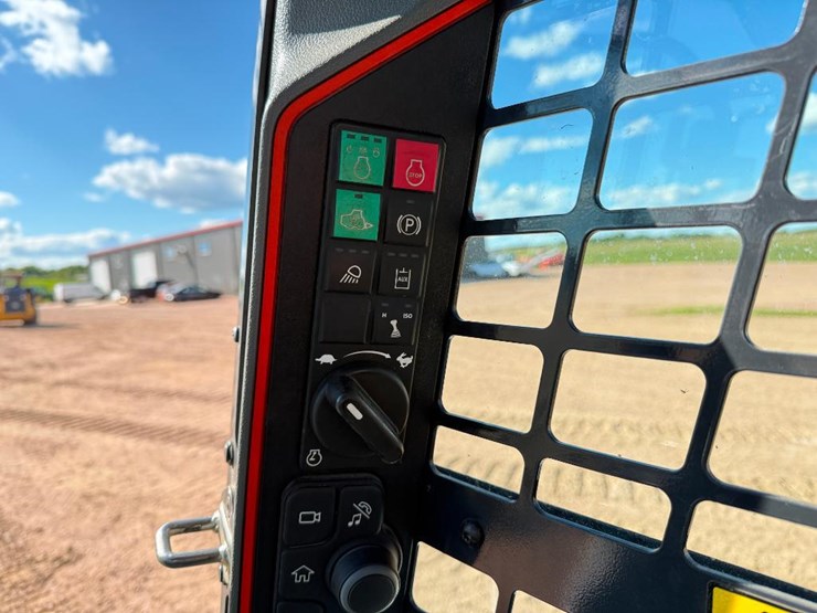 2020-bobcat-s76-image-38