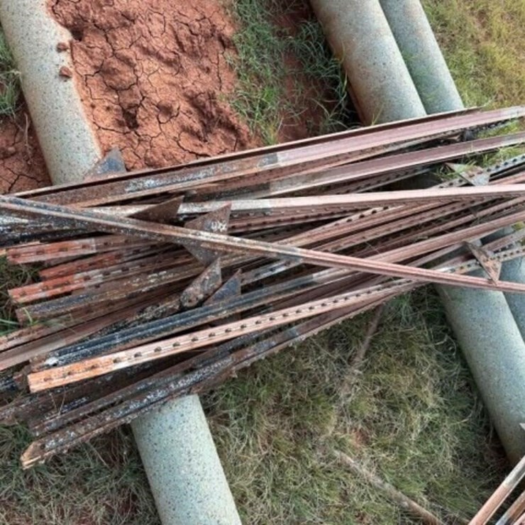 25 count- 6' T Posts
