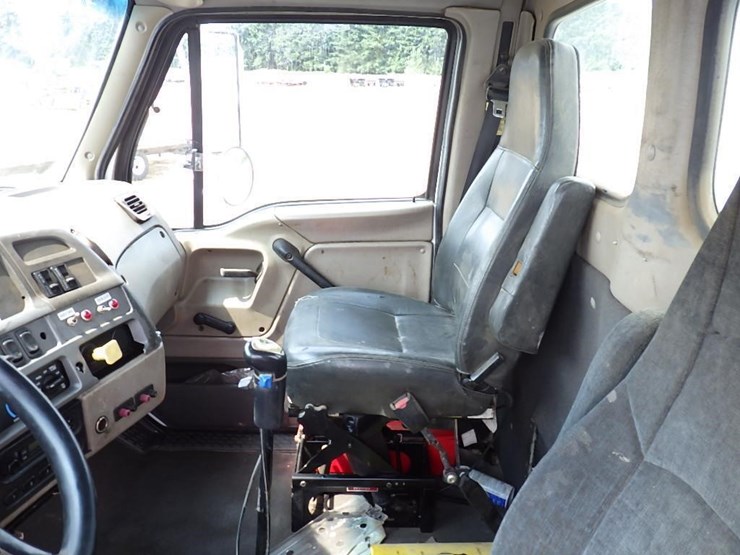 2005-sterling-lt8500-image-38