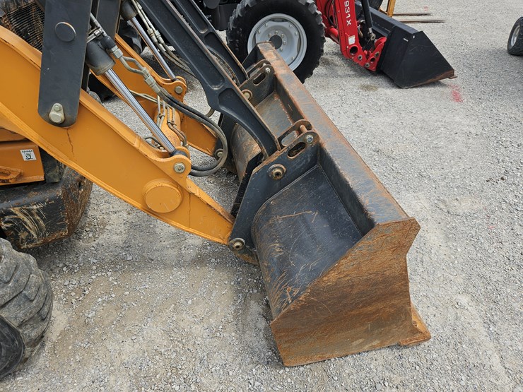 2019-case-580sn-image-5
