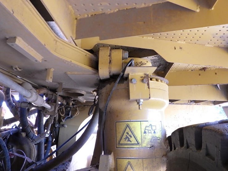 2011-caterpillar-770-image-23