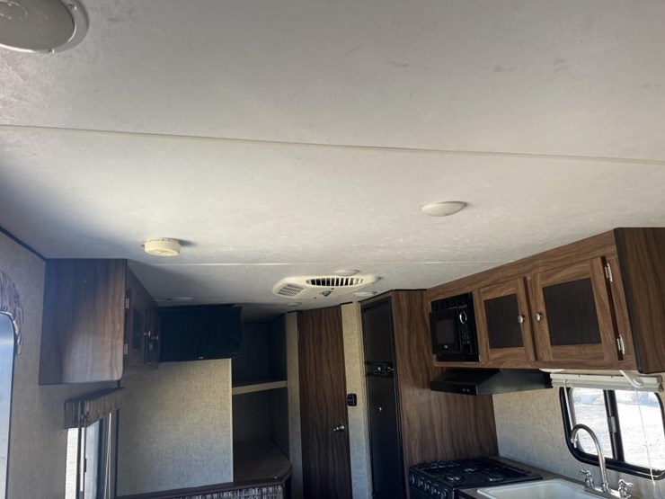 l2--2016-kz-sportsman-travel-trailer-image-21