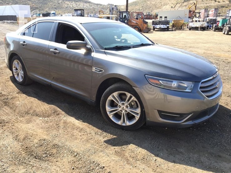 2016-ford-taurus-sel-image-2