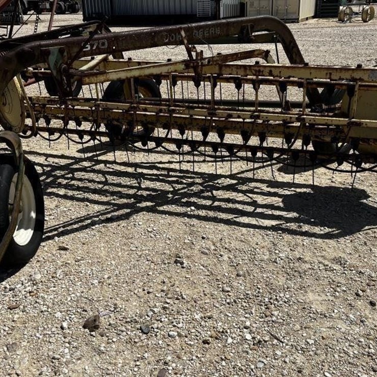 JOHN DEERE 670