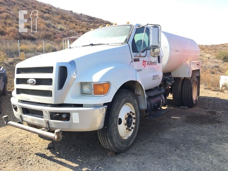 2012-ford-f750-image-1