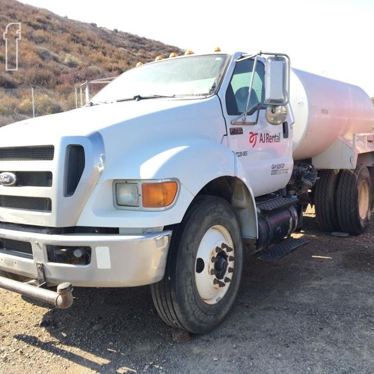 2012 FORD F750