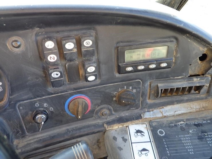 2011-caterpillar-770-image-45