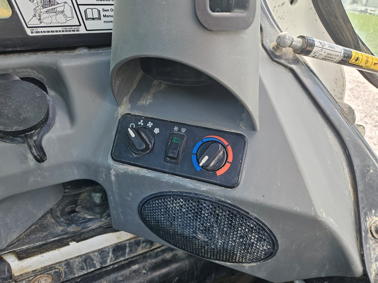 2020-bobcat-t590-image-10