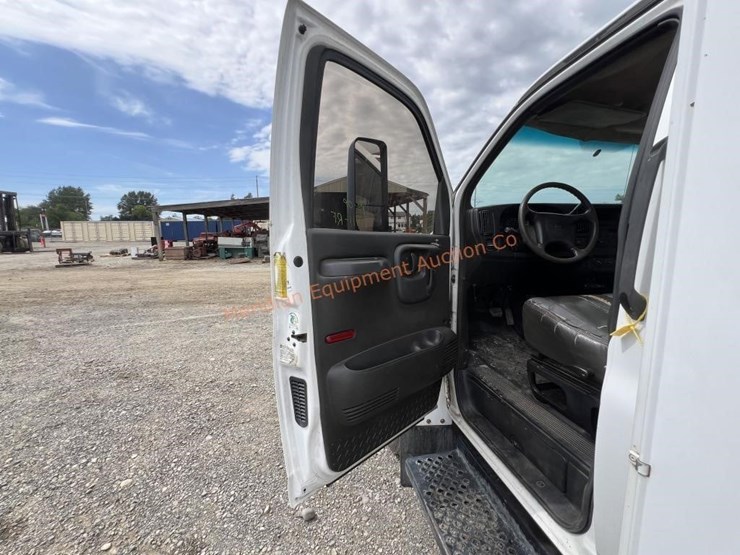 2004-gmc-topkick-c4500-image-23