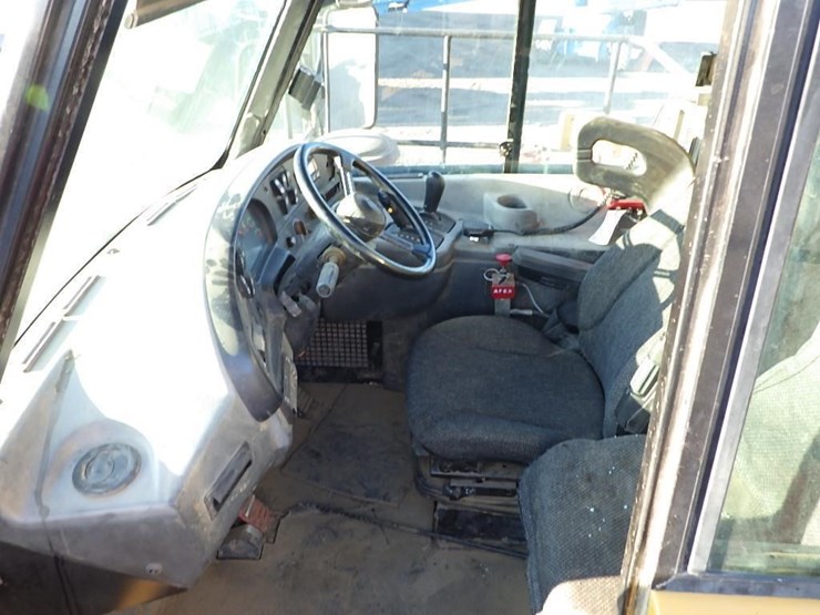 2011-caterpillar-770-image-41