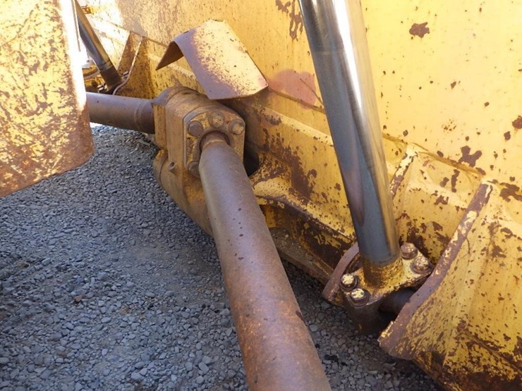 2004-komatsu-d275ax-5-image-24
